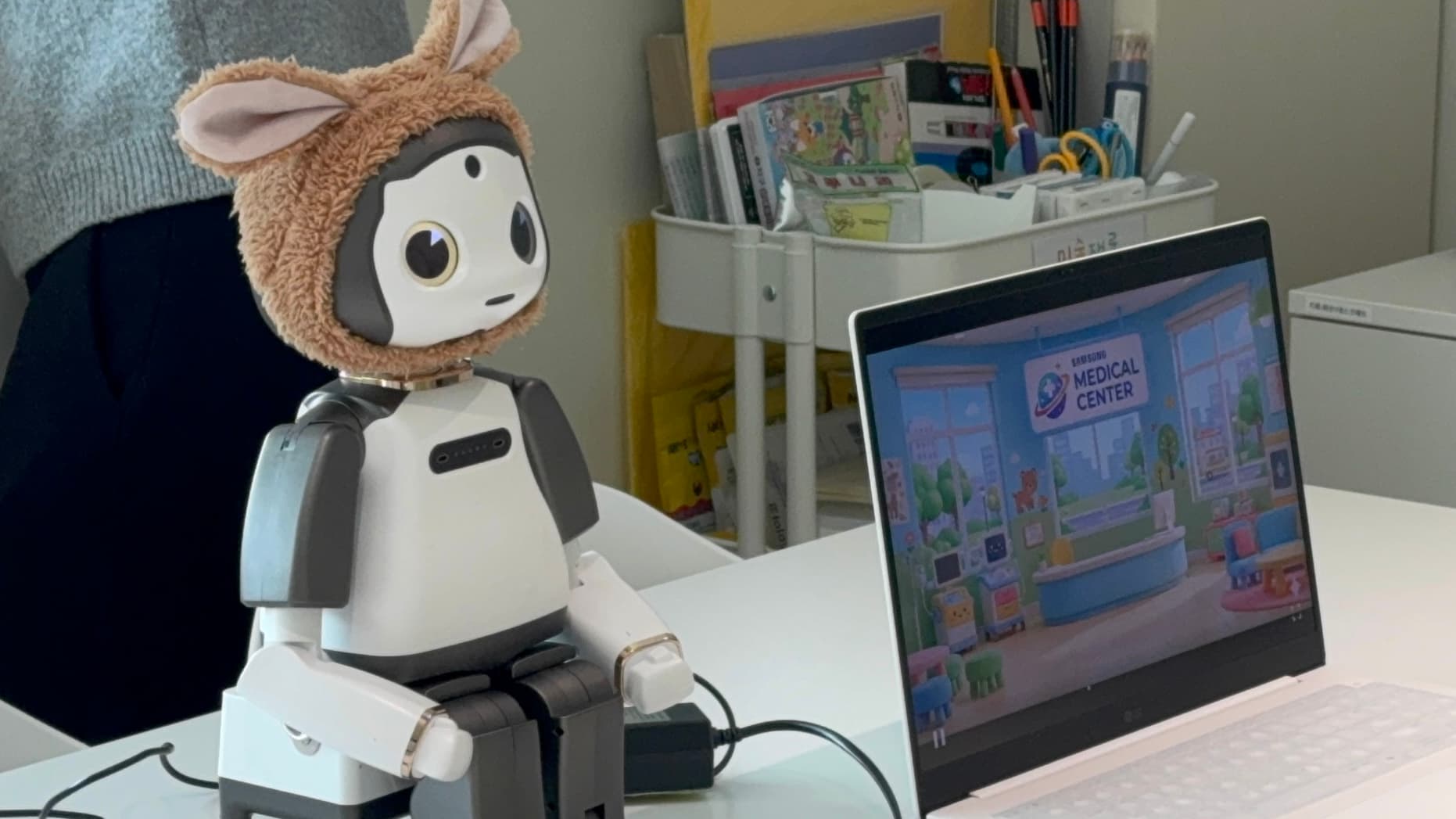 Research on Pediatric Social Robot Interaction: Rule-Based vs. LLM-Based Systems thumbnail
